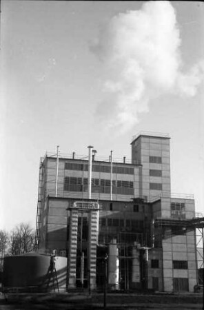 Freiburg: Gaswerk, Neubau, Vordergrund Hochrohr, von Süden, ohne Vordergrund