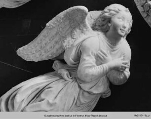 Madonnentondo mit Engeln in Bogennische - Bogennische: Madonnentondo mit Engeln und Cherubsköpfen