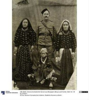 Ghurka Dschadschbir Sumar aus Bhujegarn (Bhujo) und Familie
