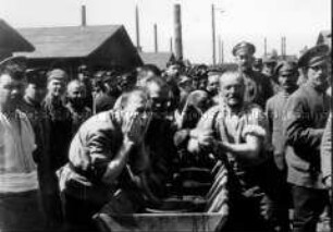 Kriegsgefangene im Lager