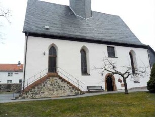 Krofdorf-Evangelische Kirche - Langhaus (Spätromanische Gründung 13 Jh) über Traufseite Süd (Umbau Jahr 1513 zum festen Langhaus mit Speicherboden)
