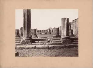 La Basilica, Pompeji: Säulenreste des Markt- und Gerichtsgebäudes