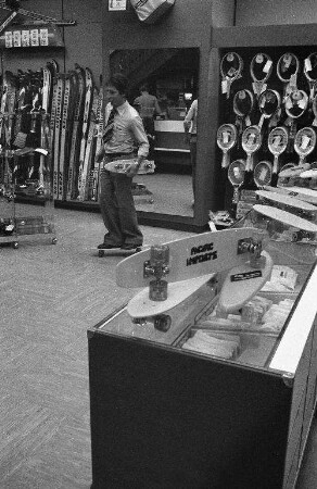 Vorstellung des neuen Sportgeräts Skateboard beim Sporthaus Sportmüller