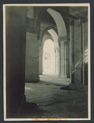Inneres der Ibn Tulun Moschee (Kairo)