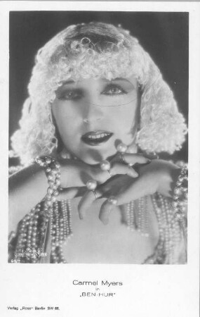 Carmel Myers als Iras in dem Stummfilm "Ben-Hur" von Fred Niblo. Fotografie (Weltpostkarte). Ross-Verlag, 1925