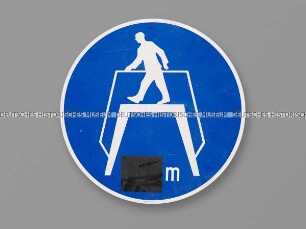 Gebotsschild Übergang benutzen