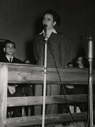 Gladow-Prozess: Gerhard Rogasch macht seine Aussage, links im Hintergrund Dietrich Bohla