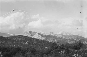 Gebirge : Aussicht auf die Bergspitzen eines Felsmassivs.