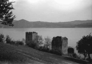 Moldova Veche [Altmoldowa, Banat]: Straße mit Römischer Burgruine