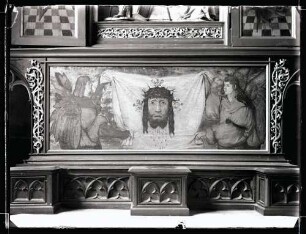 katholische Pfarrkirche; nördlicher Seitenaltar offen und geschlossen