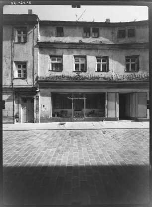 Pirna-Altstadt, Schuhgasse 11. Wohnhaus mit Laden. Straßenfront (Teilansicht)