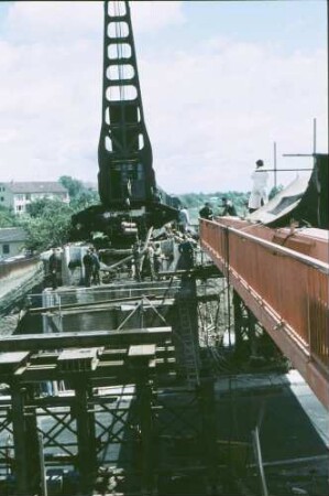 Stuttgart Zuffenhausen Neubau Brücke 2035 Kranwagen Bautrupp
