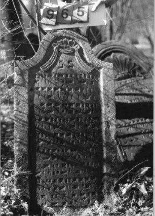 Grabstein 965 (Index: 99751408) Material: Sandstein Zustand: gut Maße HxBxT: 100x53x7 cm Beschreibung: Stele, Konvexbogenabschluß, Schriftfeld eingetieft Symbolik: Vorhang: Grabstein 965