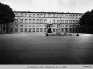 Piazza Napoleone, Lucca