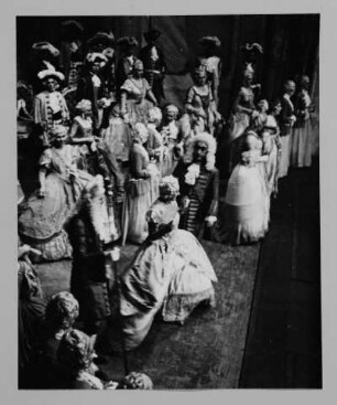 Szene mit Angela Kolniak als Kurfürstin Marie und Gottlob Frick aus "Der Vogelhändler" von Carl Zeller. Reproduktionspositiv nach Fotografie von Gerhard Laßig. Staatsoper Dresden, 1942/1943