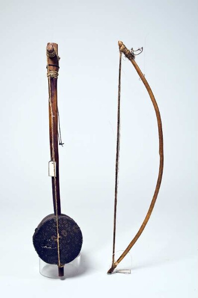 Tubular lute with bow