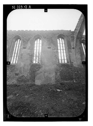 Müncheberg. Ruine der Stadtpfarrkirche St. Marien (Restaurierung 1991-1996). Inneres nach Süden