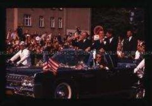 Fahrt von John F. Kennedy im offenen Wagen durch Berlin 1963