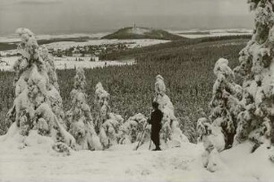 Erzgebirge. Der Geisingberg. Blick vom Kahleberg nach Nordosten, im Mittelgrund Altenberg