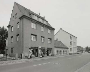 Wohnhaus : Leipzig-Thekla, Tauchaer Straße 114, 112, 110. Wohnhaus mit Laden (um 1875) und Wohnhäuser (um 1840 und um 1875)