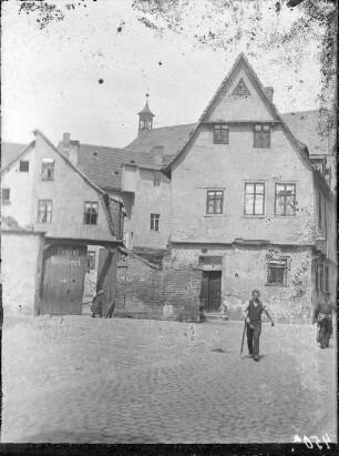 Brunoswarte - Westseite zwischen Moritzkirche und Zenkerstraße. linke Bildseite: An der Moritzkirche 4 (Eingang zur Bäckerei); Brunos Warte 20 Eckhaus