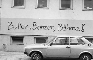 Freiburg im Breisgau: Parole "Bullen, Bonzen, Böhme" an Hauswand