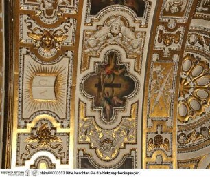 Dekoration mit Darstellungen von Engeln mit den Arma Christi, Engel mit Kreuz