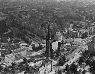 Luftaufnahme, Blick von Süd-Westen auf die Neue-Garnison-Kirche. Berlin-Kreuzberg, Südstern