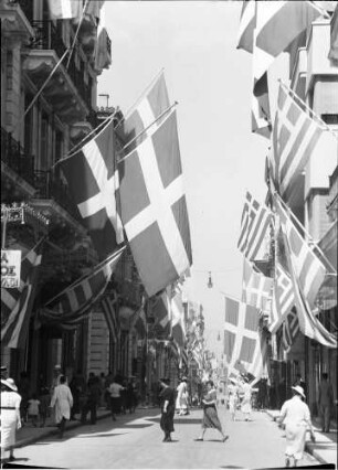 Athen: beflaggte Straße, Odos Ermou