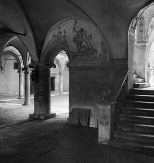 Spittal an der Drau. Schloss Porcia (1501/1600). Vorhalle mit Herkules-Wandmalerei