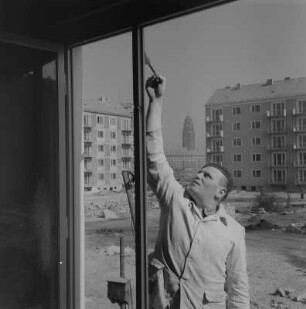 Dresden. Wohnbebauung, Gebiet an der Bürgerwiese?, im Hintergrund das Rathaus