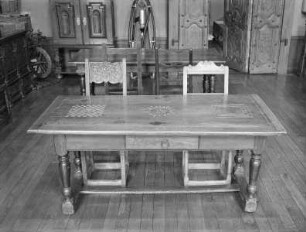 Spieltisch mit Christusmonogramm, Damen- und Mühlenspielfeld