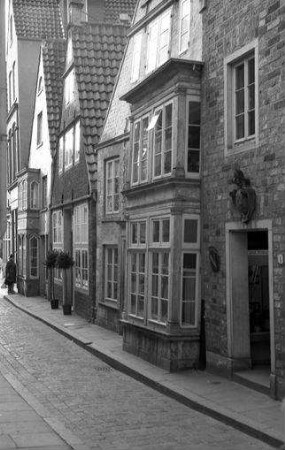 Bremen: Gasse, Tür und Erker