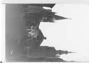 Comines (Frankreich), Kirche und Rathaus