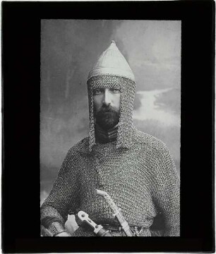Mann mit Beckenhaube und Kettenhemd