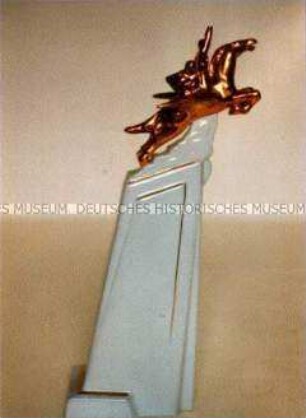 Skulptur "Dahinsprengender Reiter auf geflügeltem Pferd"