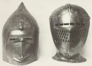 Hundsgugel mit echtem Kopfstück und gefälschtem Visier und gefälschter Helm mit Visier