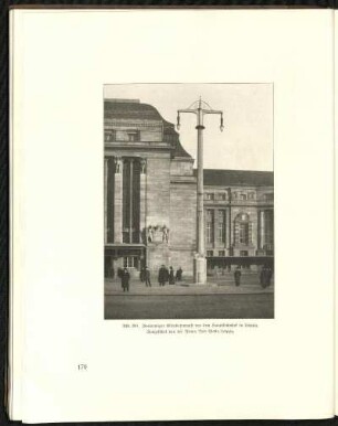 Abb. 200. Zweiarmiger Eisenbetonmast vor dem Hauptbahnhof in Leipzig. Ausgeführt von der Firma Rud. Wolle, Leipzig.