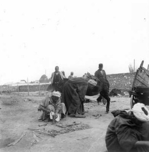 Straßenbild mit Einheimischen in Ägypten?