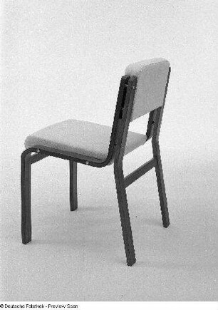 Stuhl mit gepolsterter Sitzfläche und Rückenlehne