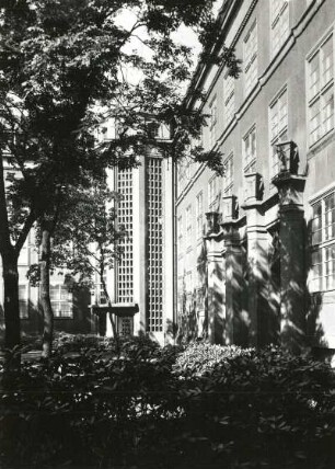 Leipzig, Grassimuseum : Leipzig. Grassimuseum. W. Zweck, H. Voigt. Hofseite