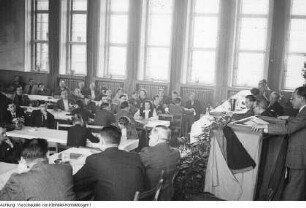 Dresden. Landesausschuss der Nationalen Front, der zum Kampf für die deutsche Einheit aufrief. Anwesend: Wilhelm Koenen und Otto Buchwitz, März 1951
