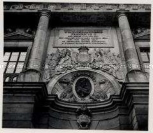 Berlin, Zeughaus, Portal, Relief