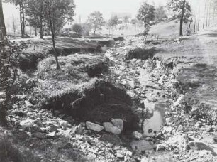 Fürstenwalde, Talsohle des Dorfbaches, durch Erosion zerstört; Unwetterkatastrophe vom 8./9. Juli 1927