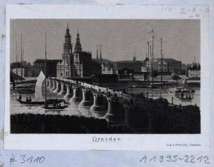 Stadtansicht von Dresden, Blick von Norden über Augustusbrücke und Elbe mit Schiffen auf die Altstadt