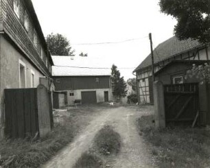 Oberlungwitz, Ursprunger Straße 11. Dreiseithof (um 1800). Hofansicht