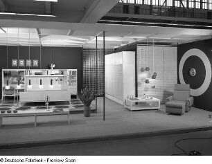 Ausstellungskoje mit Möbeln des Möbelkombinat Erfurt (MKE)