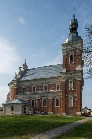 Katholische Kirche Sankt Katharina und Sankt Florian, Gołąb (powiat puławski), Polen