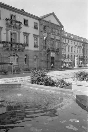 Renovierung des Außenputzes der Nordfassade des Karlsruher Rathauses