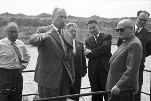 Unzhurst: Gruppe auf Ponton-Sauganlage